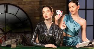 Pengguna membaca aturan layanan di game8
